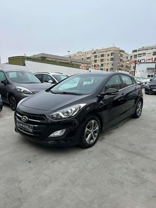 Negro Usado 2015 Hyundai i30 Blackline Utilitario | 7650 € (Precio justo) - Imagen 1/4