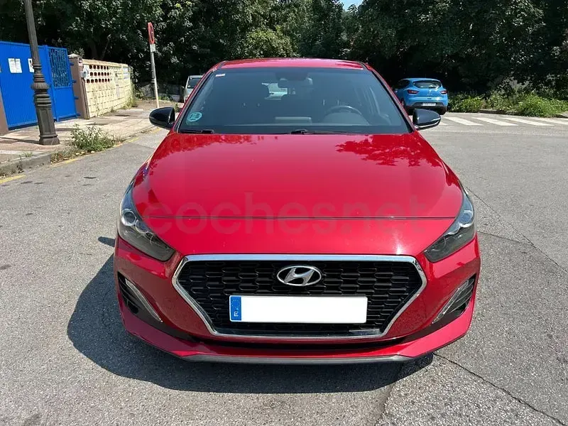 Usado Hyundai i30 116 CV (85 kW) 2019 Granate Berlina