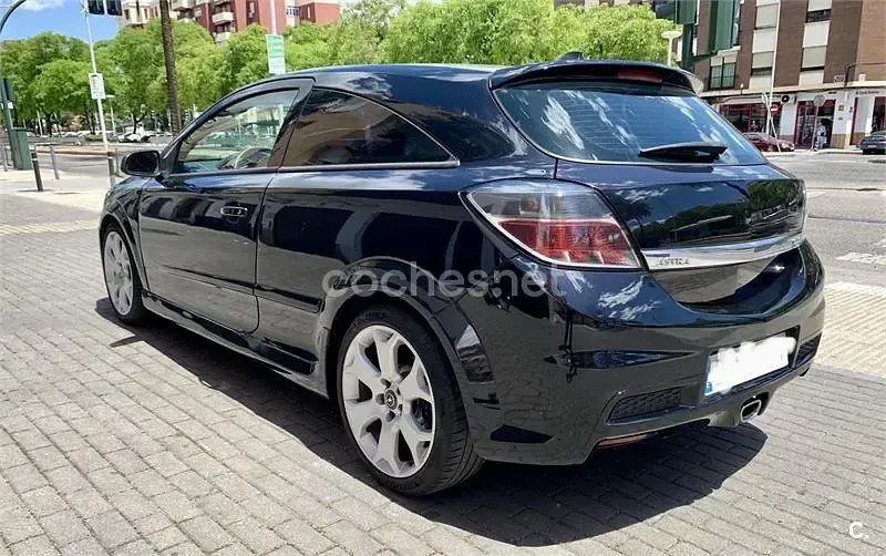 Usado Opel Astra GTC OPC 240 CV (176 kW) 2006 Negro Berlina