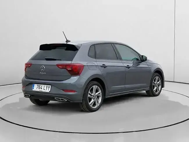 Usado VW Polo R-line 95 CV (69 kW) 2022 Gris Utilitario
