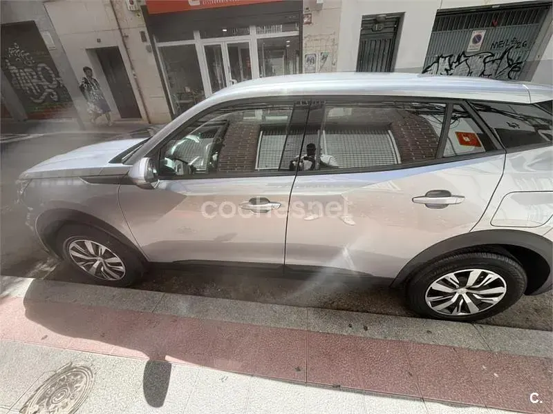 Usado Peugeot 2008 Active 110 CV (80 kW) 2022 Gris / plata SUV