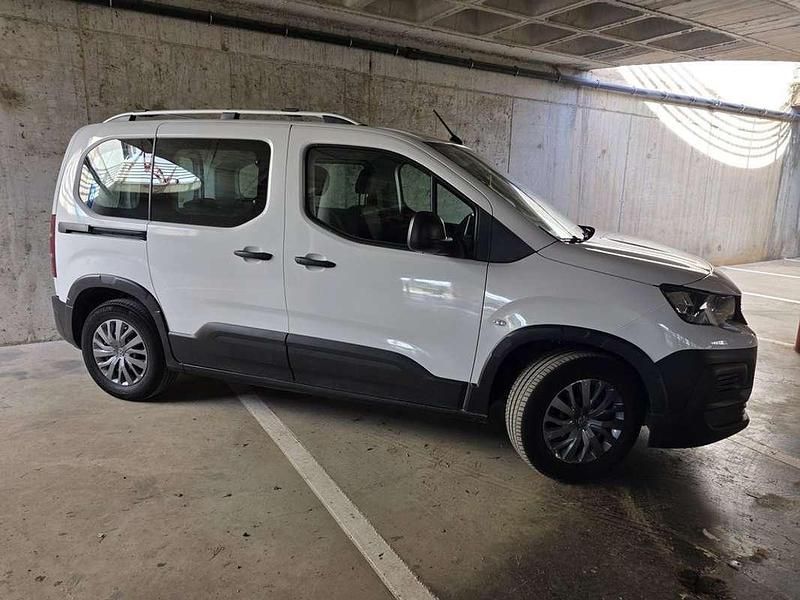 Usado Peugeot Rifter Allure 100 kW (136 CV) 2023 Blanco Monovolumen