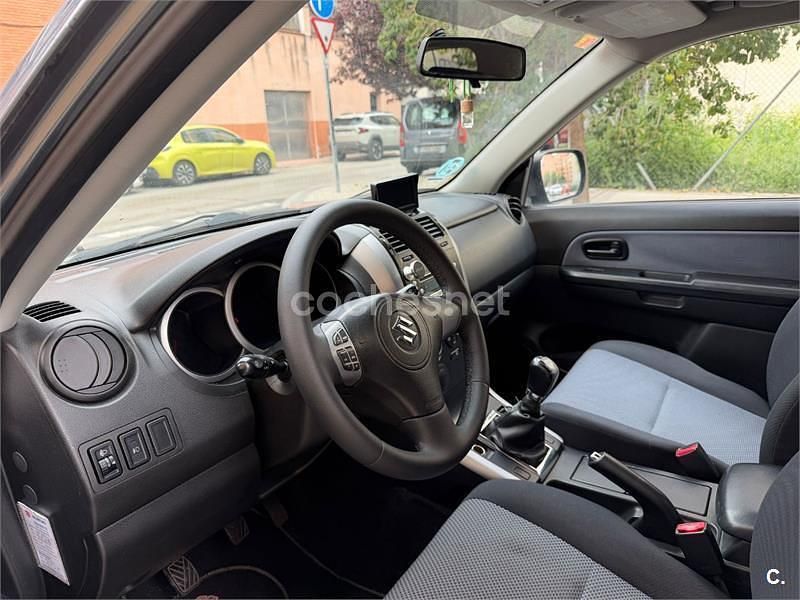 Usado Suzuki Grand Vitara 106 CV (77 kW) 2006 Gris / plata SUV