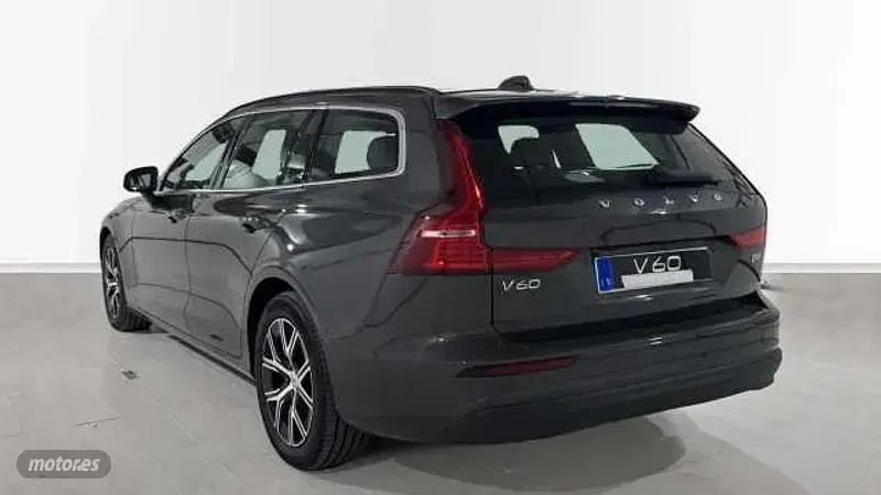 Usado Volvo V60 Core 2025 Gris Familiar