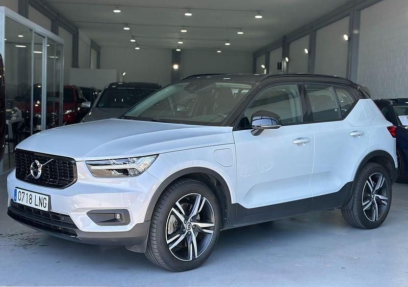 Gris / plata Usado 2021 Volvo XC40 R-Design SUV | 28.500 € (Precio justo) - Imagen 1/4
