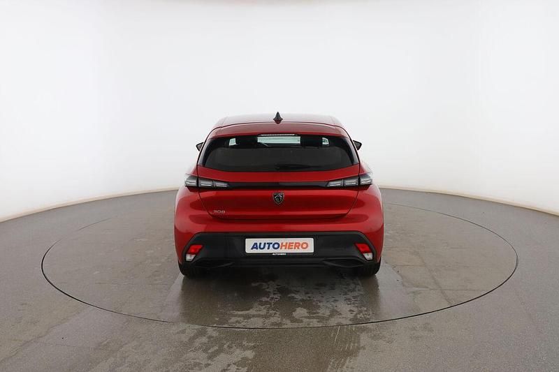 Używany Peugeot 308 Active 131 KM (96 kW) 2022 Czerwony Sedan/Limuzyna