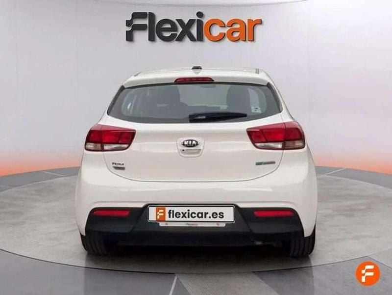 Usado Kia Rio Sport 120 CV (88 kW) 2021 Blanco Berlina