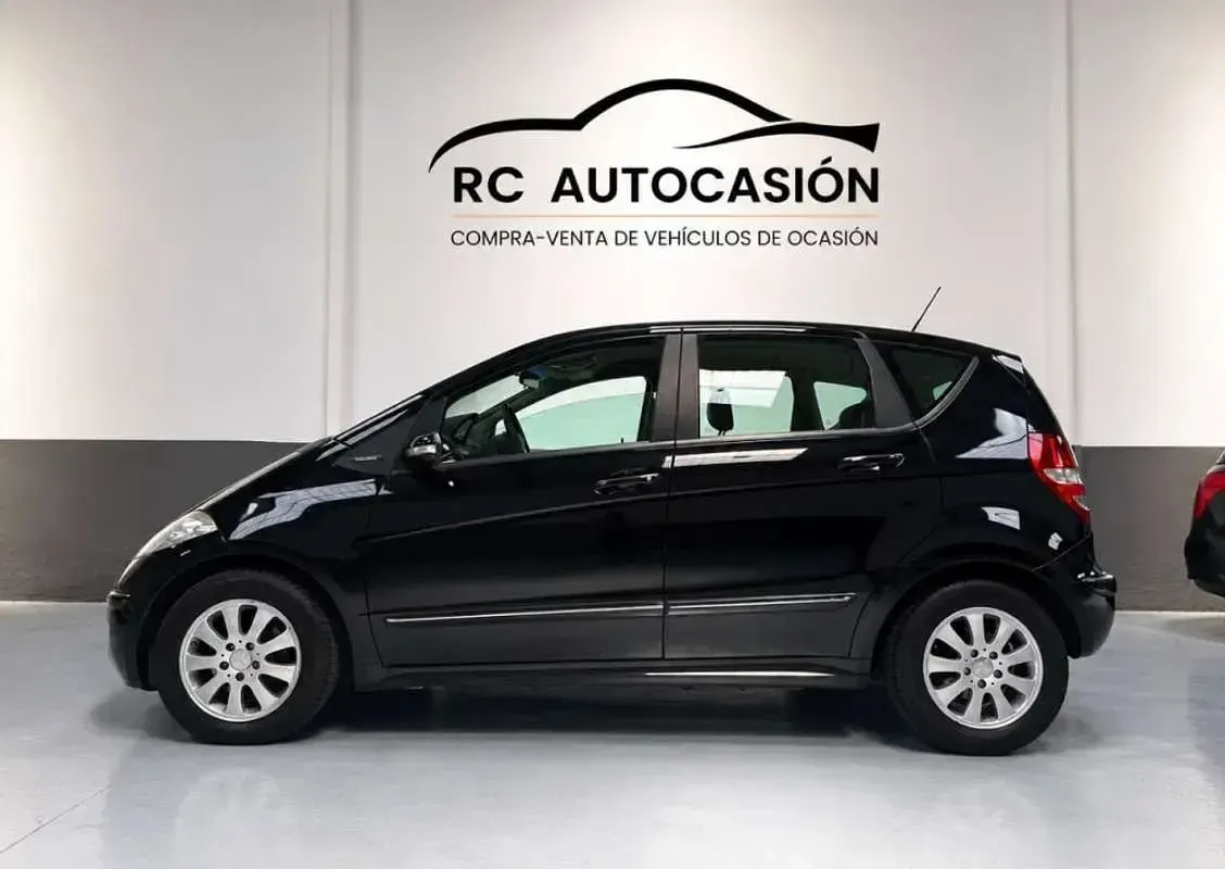 Usado Mercedes A180 109 CV (80 kW) 2007 Negro Utilitario