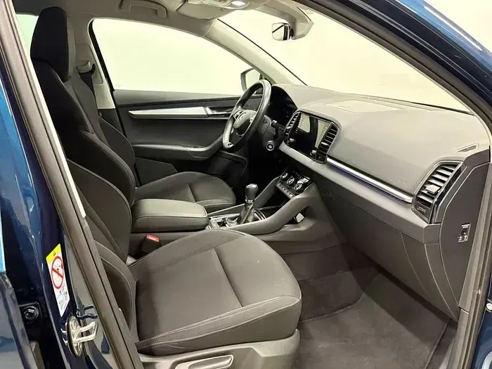 Usado Skoda Karoq Ambition 150 CV (110 kW) 2022 Azul SUV