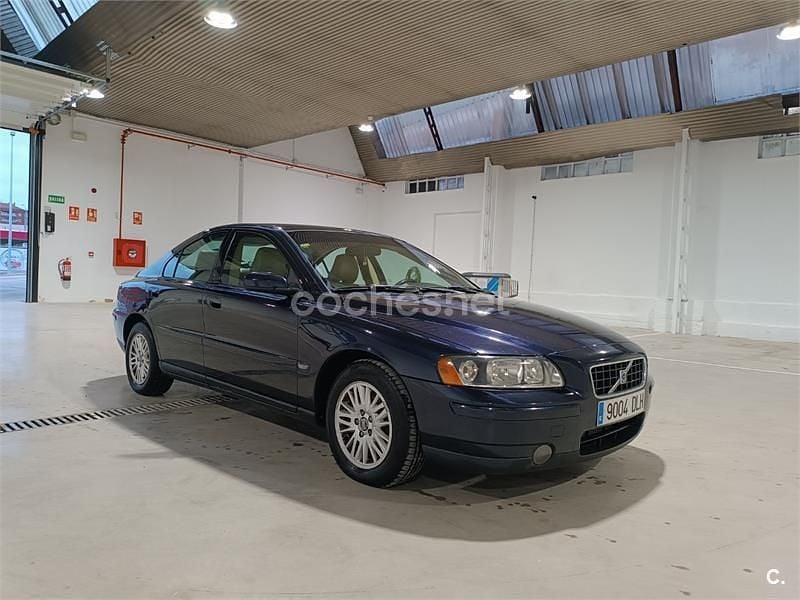 Usado Volvo S60 Kinetic 163 CV (119 kW) 2005 Azul Berlina