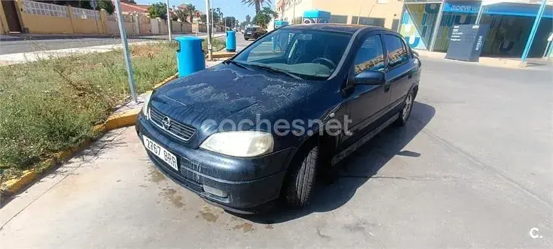 Usado Opel Astra Elegance 100 CV (73 kW) 2001 Azul Berlina