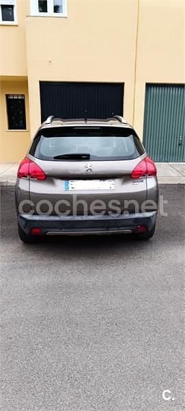 Usado Peugeot 2008 Active 120 CV (88 kW) 2014 Beige SUV