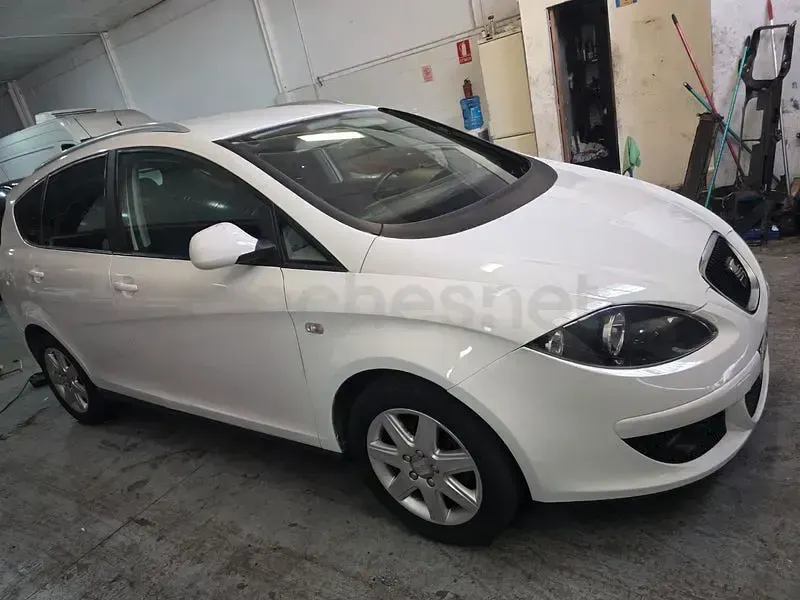 Usado Seat Altea XL Style 105 CV (77 kW) 2010 Blanco Monovolumen
