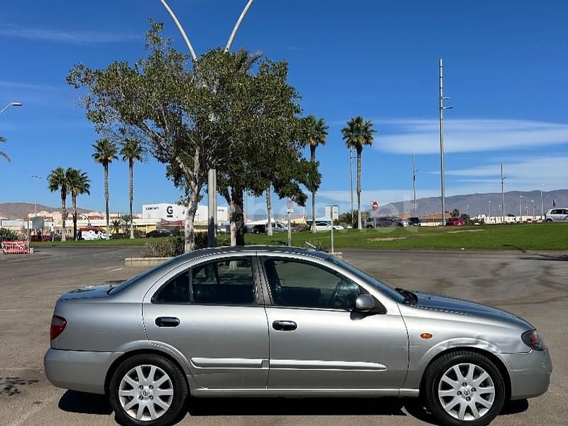 Usado Nissan Almera 112 CV (82 kW) 2005 Gris / plata Berlina