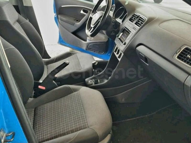 Usado VW Polo Advance 90 CV (66 kW) 2015 Azul Berlina