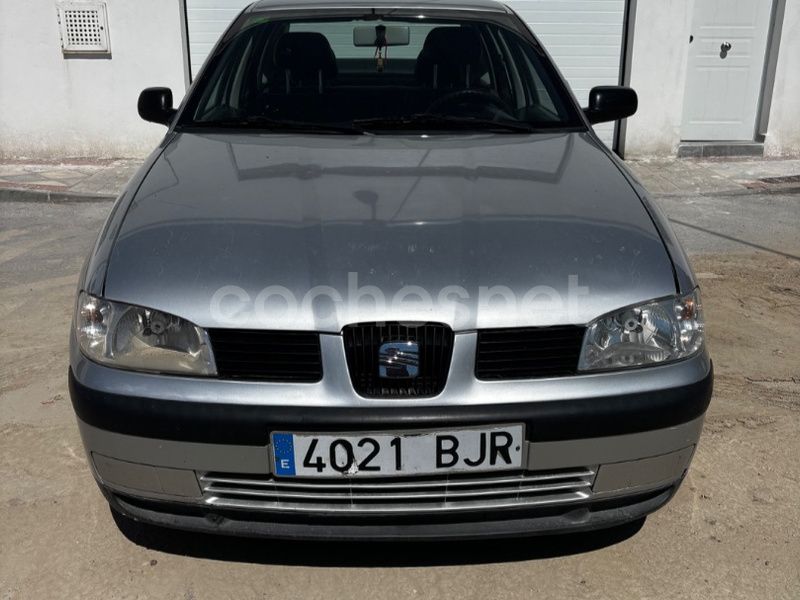 Gris / plata Usado 2001 Seat Cordoba Stella Familiar | 1299 € (Precio justo) - Imagen 1/4