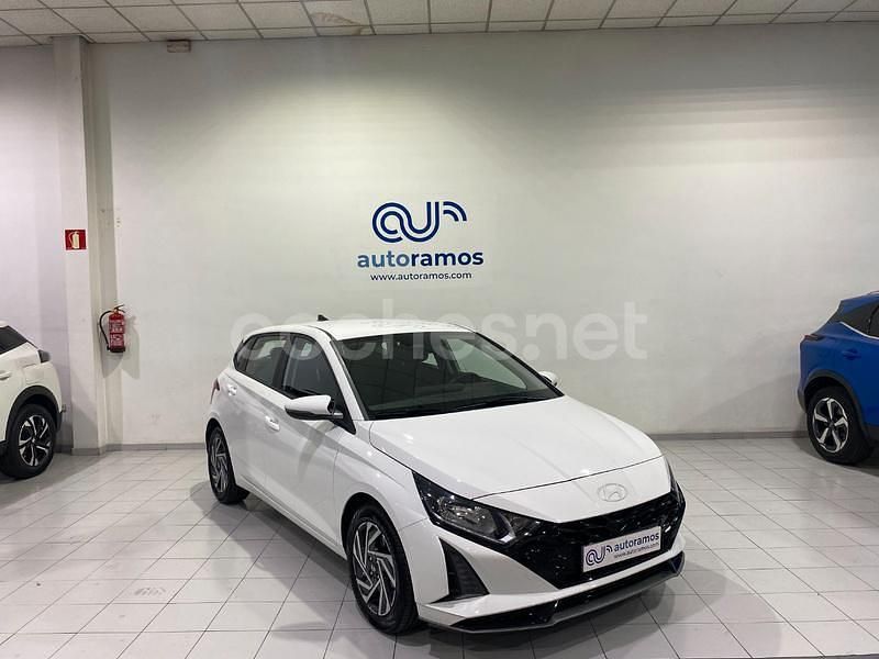 Blanco Usado 2024 Hyundai i20 Berlina | 18.090 € (Precio justo) - Imagen 1/4