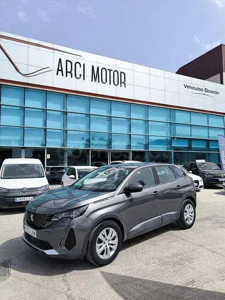 Usado Peugeot 3008 Active 130 CV (95 kW) 2021 Gris / plata SUV