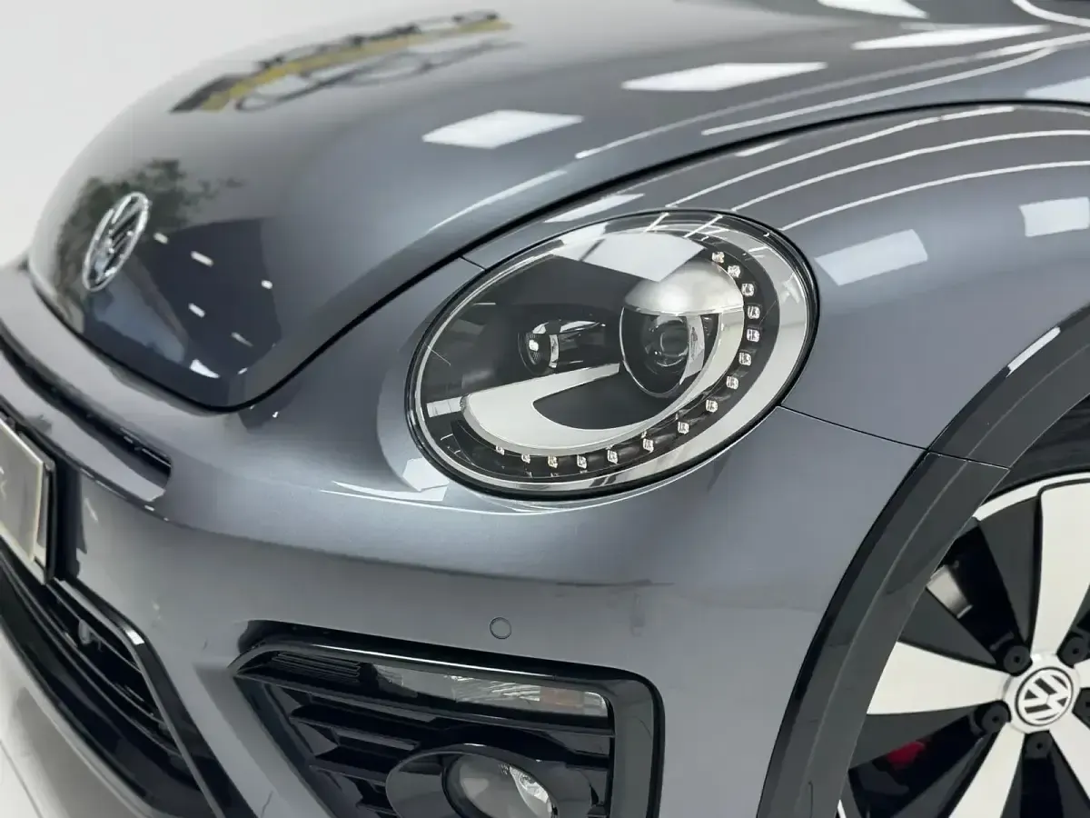 Usado VW Beetle R-line 220 CV (161 kW) 2016 Gris Utilitario
