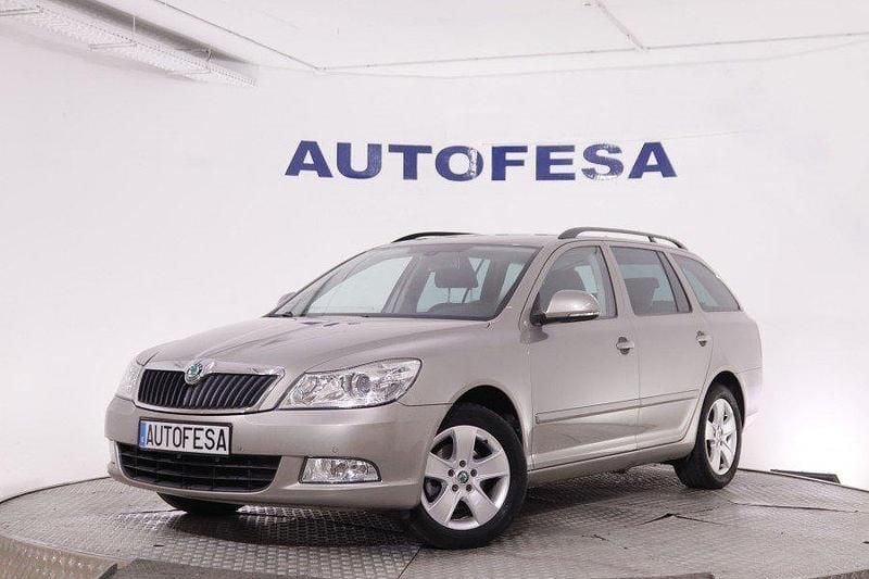 Usado Skoda Octavia 105 CV (77 kW) 2013 Plata Familiar