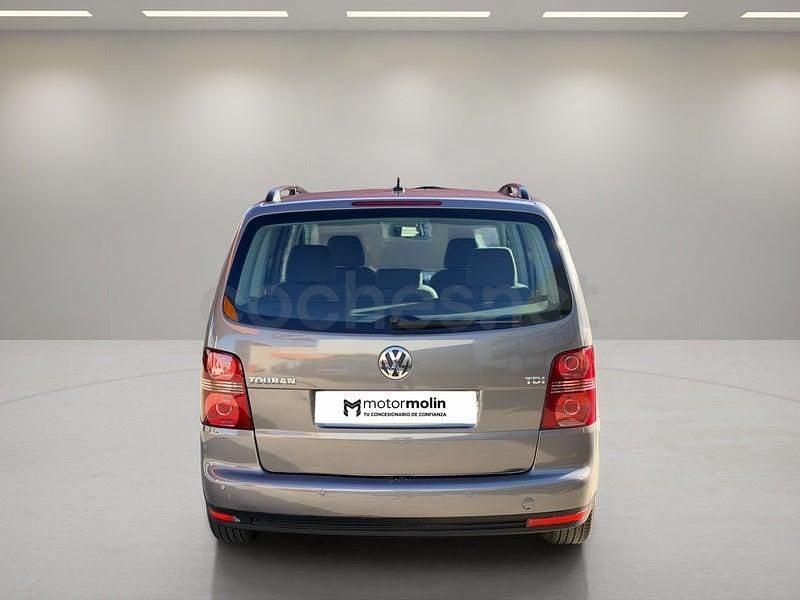 Usado VW Touran Advance 105 CV (77 kW) 2010 Gris Monovolumen