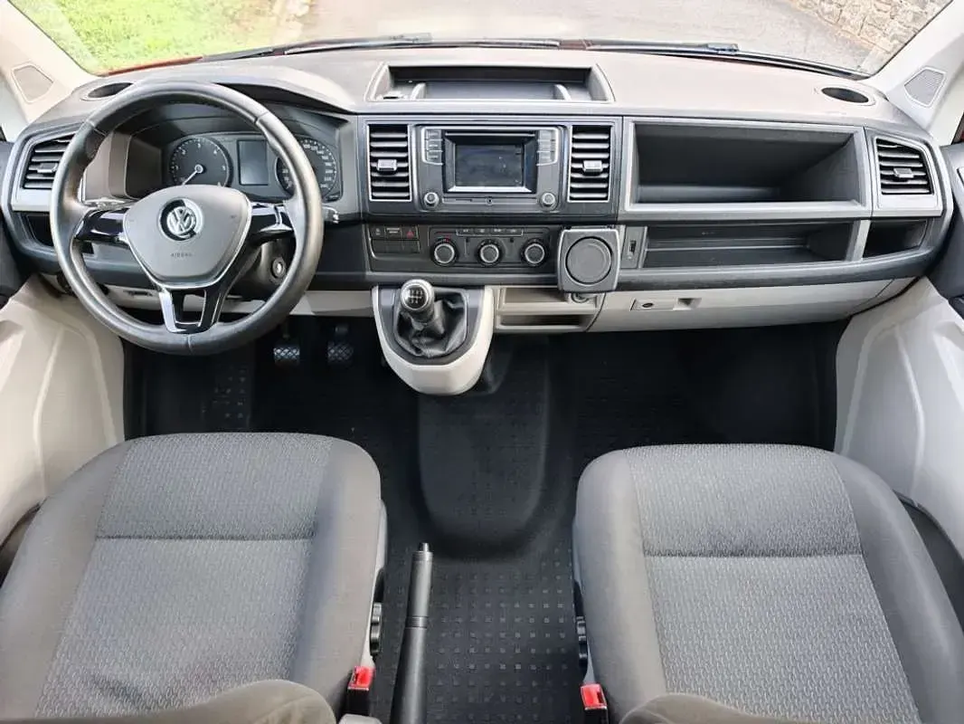 Usado VW Caravelle Comfortline 114 CV (83 kW) 2016 Rojo Van