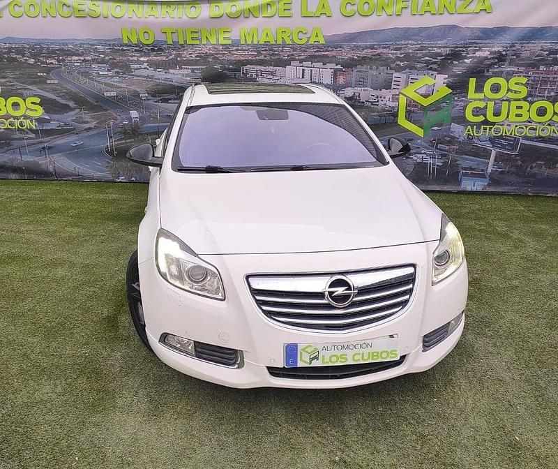 Usado Opel Insignia Sportive 195 CV (143 kW) 2013 Blanco Familiar