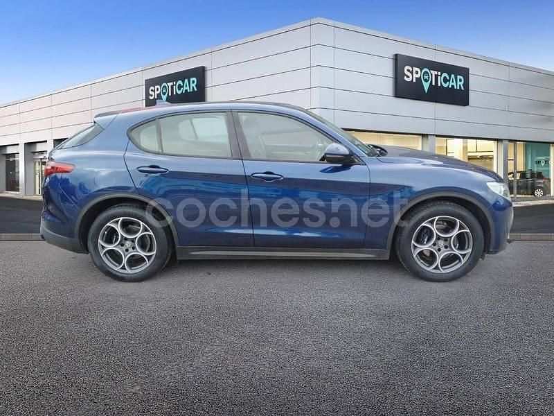 Usado Alfa Romeo Stelvio Sprint 190 CV (139 kW) 2020 Azul SUV