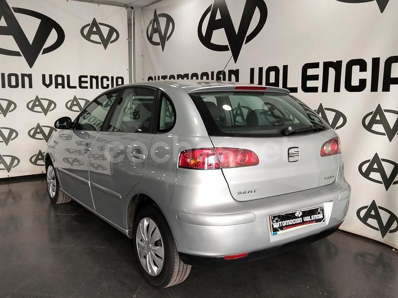 Usado Seat Ibiza 75 CV (55 kW) 2003 Gris / plata Berlina