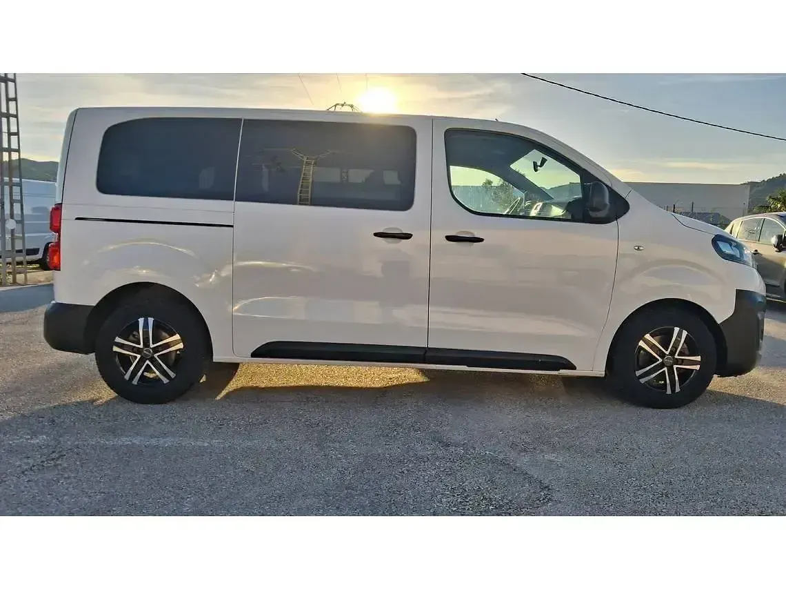 Usado Opel Vivaro 120 CV (88 kW) 2018 Blanco Monovolumen