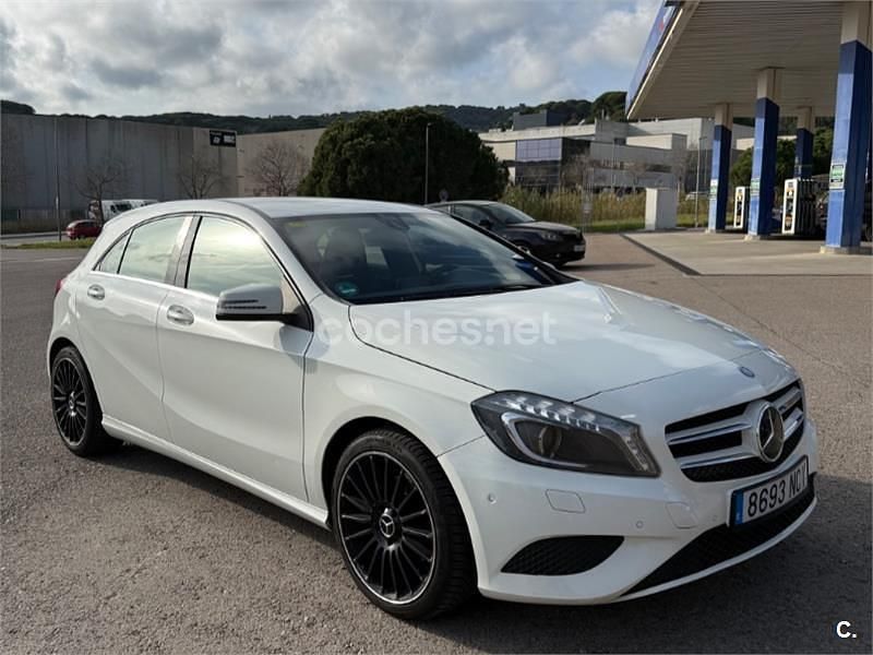 Usado Mercedes A180 Style 122 CV (89 kW) 2014 Blanco Berlina