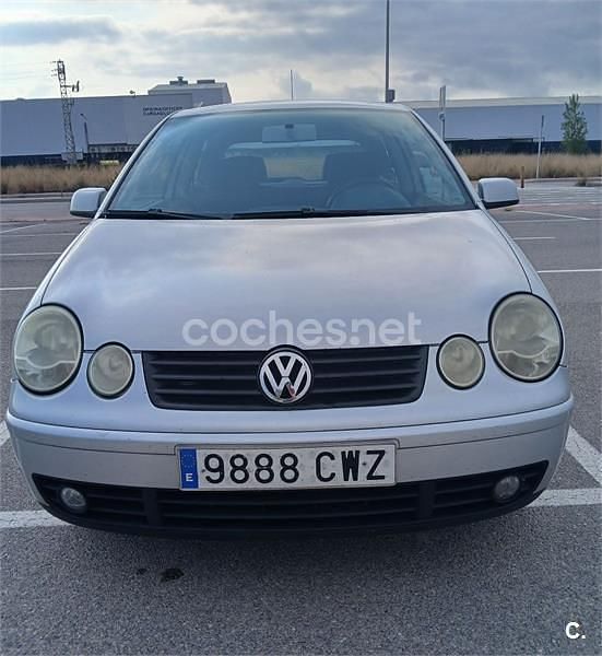 Gris / plata Usado 2005 VW Polo Advance Berlina | 3290 € (Precio justo) - Imagen 1/4