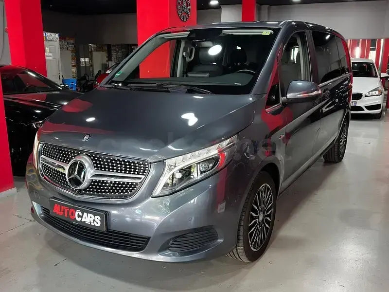 Usado Mercedes V250 Avantgarde 190 CV (139 kW) 2016 Gris / plata Monovolumen