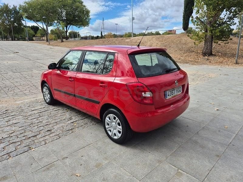 Usado Skoda Fabia Ambition 60 CV (44 kW) 2013 Rojo Berlina