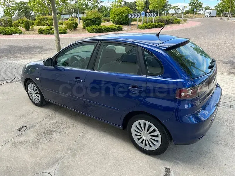 Usado Seat Ibiza Reference 80 CV (58 kW) 2006 Azul Utilitario