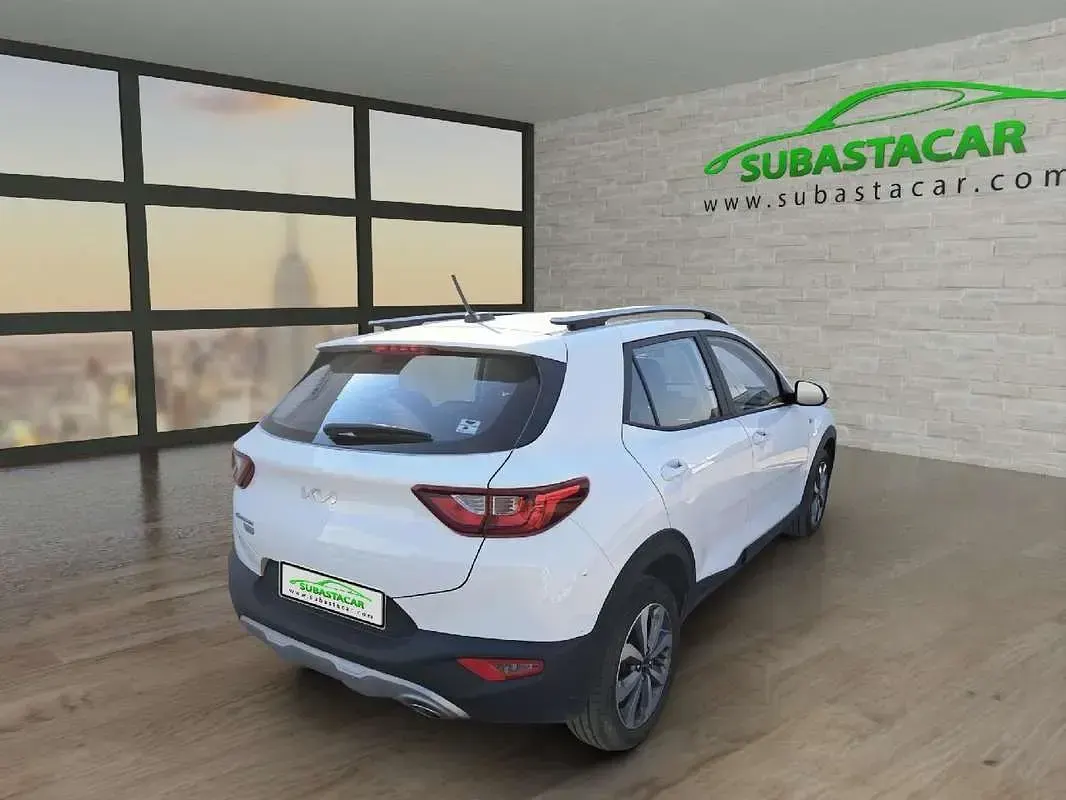 Usado Kia Stonic 101 CV (74 kW) 2022 Blanco SUV