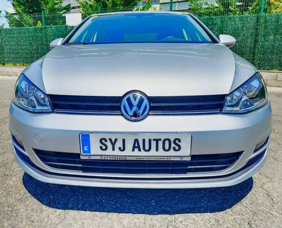 Usado VW Golf VII 116 CV (85 kW) 2017 Plateado Utilitario