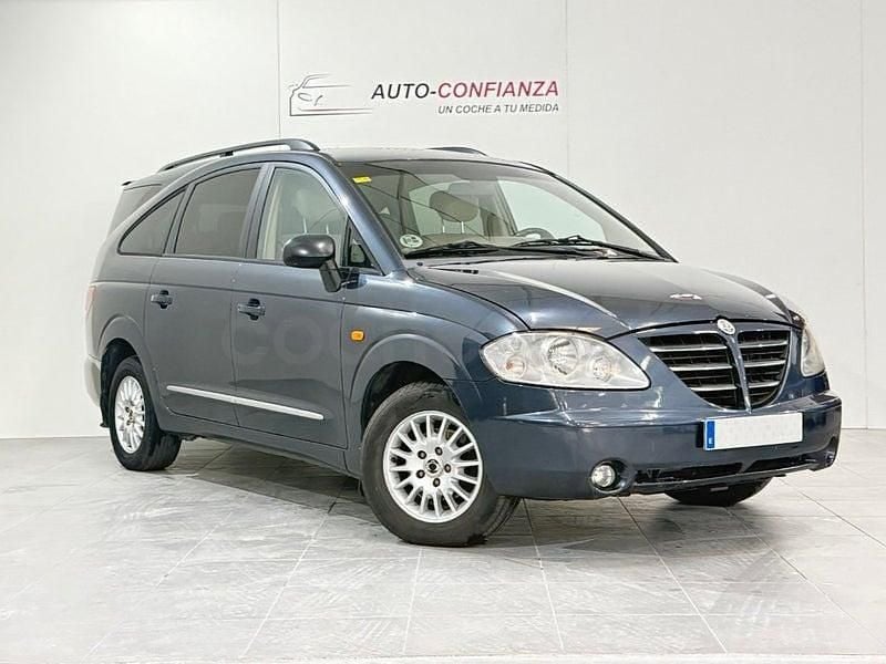 Usado Ssangyong (KGM) Rodius Limited 165 CV (121 kW) 2007 Gris / plata Monovolumen