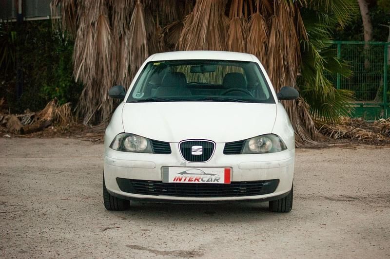 Usado Seat Ibiza Stella 75 CV (55 kW) 2002 Gris Utilitario