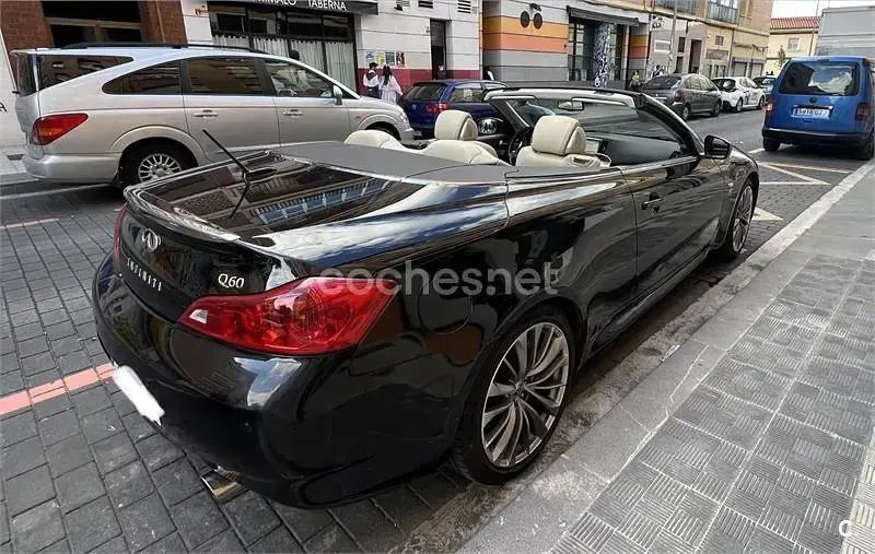 Usado Infiniti Q60 Premium 320 CV (235 kW) 2015 Marrón Descapotable