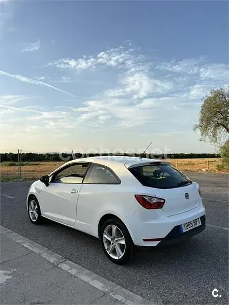 Usado Seat Ibiza Style 85 CV (62 kW) 2013 Blanco Berlina