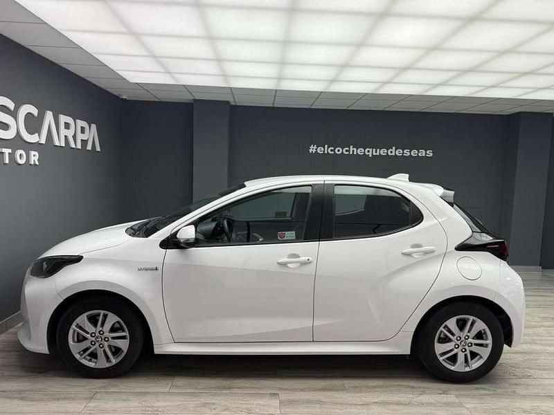 Usado Toyota Yaris Hybrid Business Edition 116 CV (85 kW) 2021 Blanco Utilitario