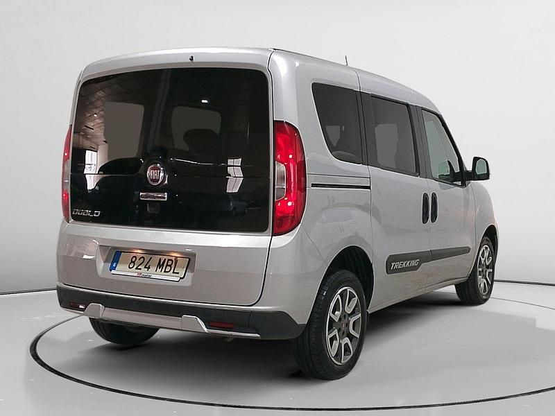 Usado Fiat Doblò Trekking 120 CV (88 kW) 2022 Gris Monovolumen