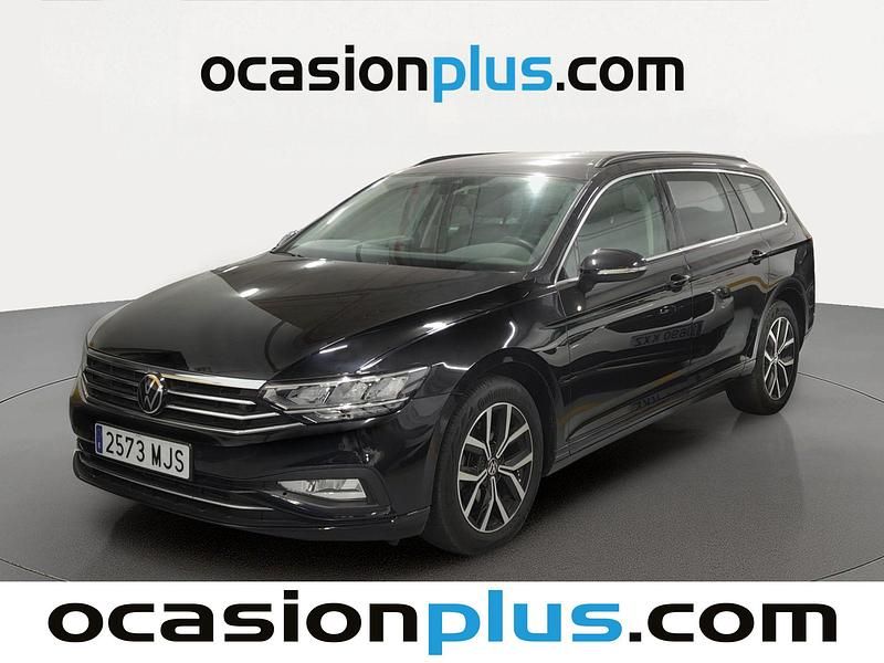 Usado VW Passat Executive 150 CV (110 kW) 2023 Negro Familiar