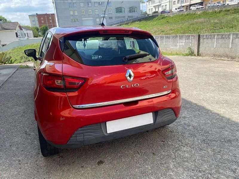 Begagnad Renault Clio IV Dynamique 90 HK (66 kW) 2015 Röd