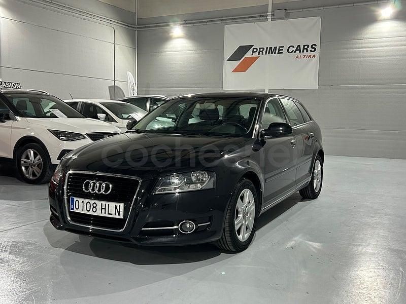Usado Audi A3 Attraction 105 CV (77 kW) 2012 Negro Berlina