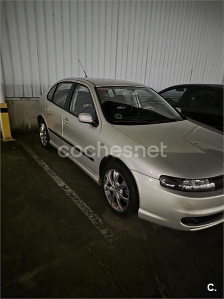 Usado Seat Leon Sport 105 CV (77 kW) 2002 Beige Utilitario