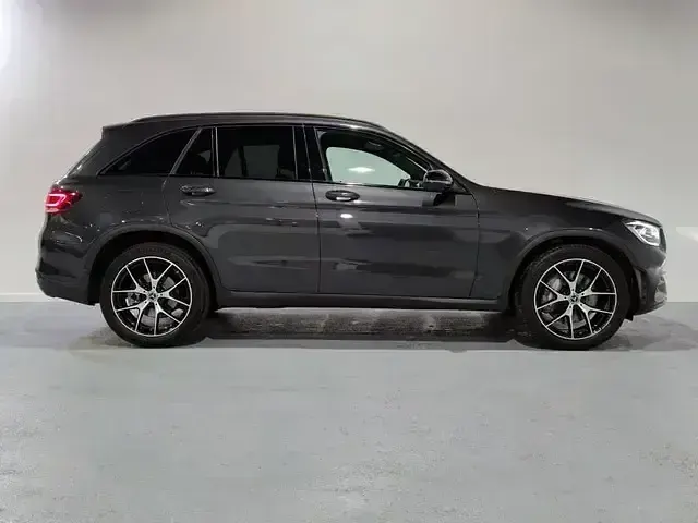 Usado Mercedes GLC300 245 CV (180 kW) 2021 Gris / plata SUV