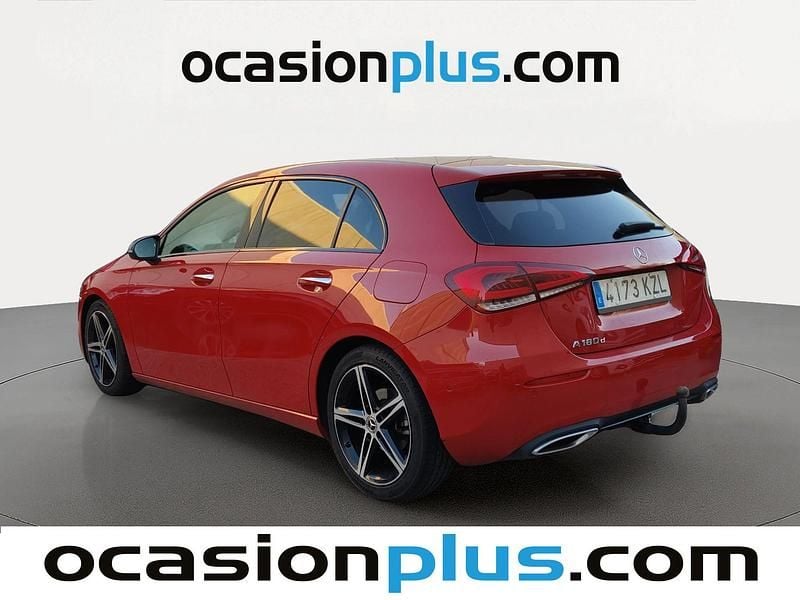 Usado Mercedes A180 116 CV (85 kW) 2019 Rojo Utilitario