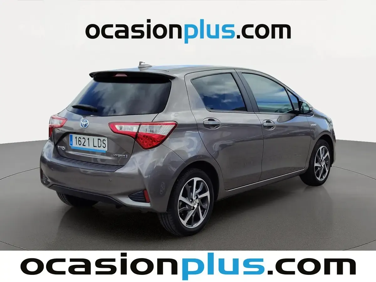 Usado Toyota Yaris Hybrid 100 CV (73 kW) 2020 Gris Utilitario